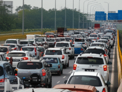 Panduan Menjauhi Mobil Macet di Jalur Tol